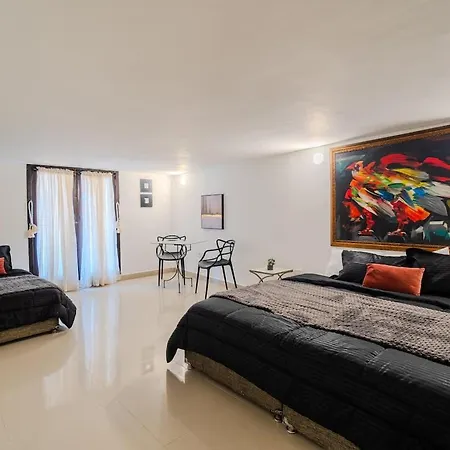 Holiday home Walled 9br Luxury - Jacuzzi & Pool Table