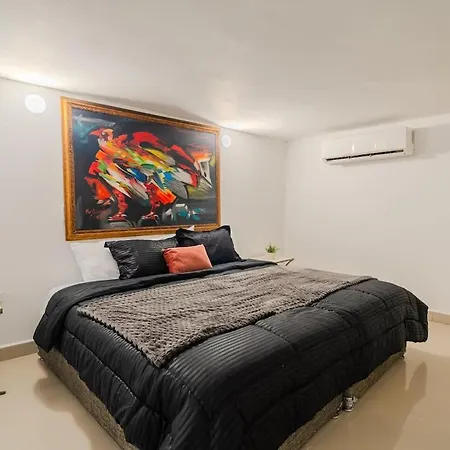 Walled 9br Luxury - Jacuzzi & Pool Table