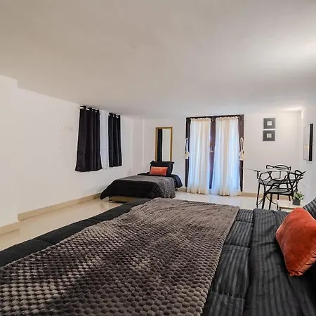 Walled 9br Luxury - Jacuzzi & Pool Table