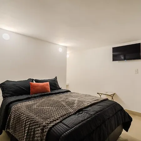 Holiday home Walled 9br Luxury - Jacuzzi & Pool Table