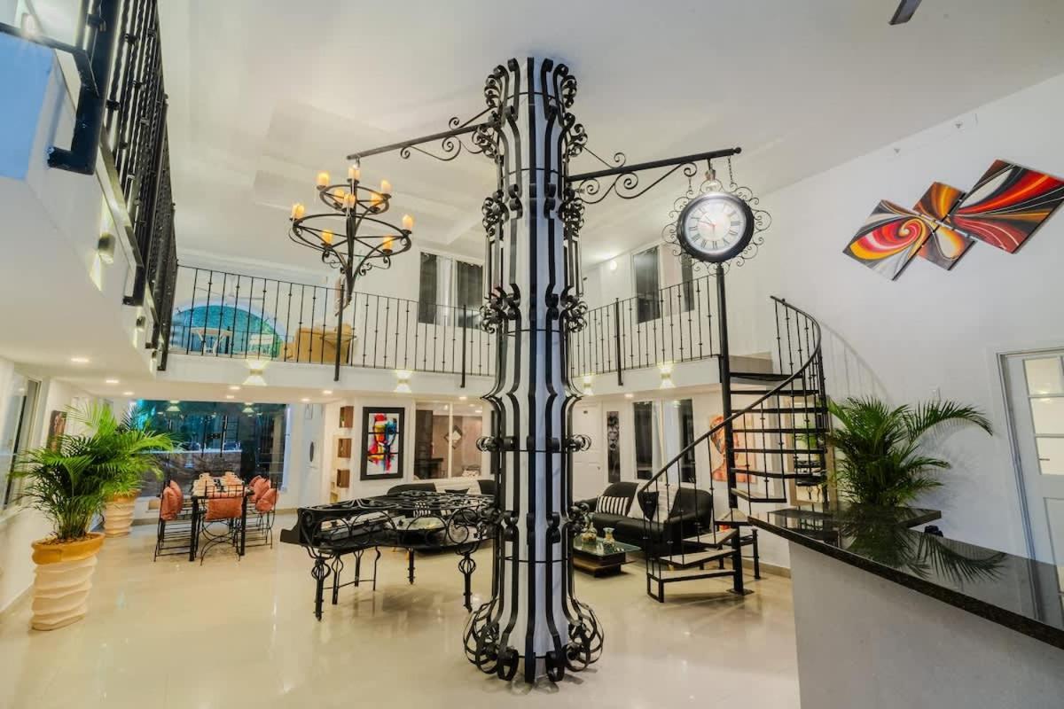 Walled 9br Luxury - Jacuzzi & Pool Table Holiday home Cartagena