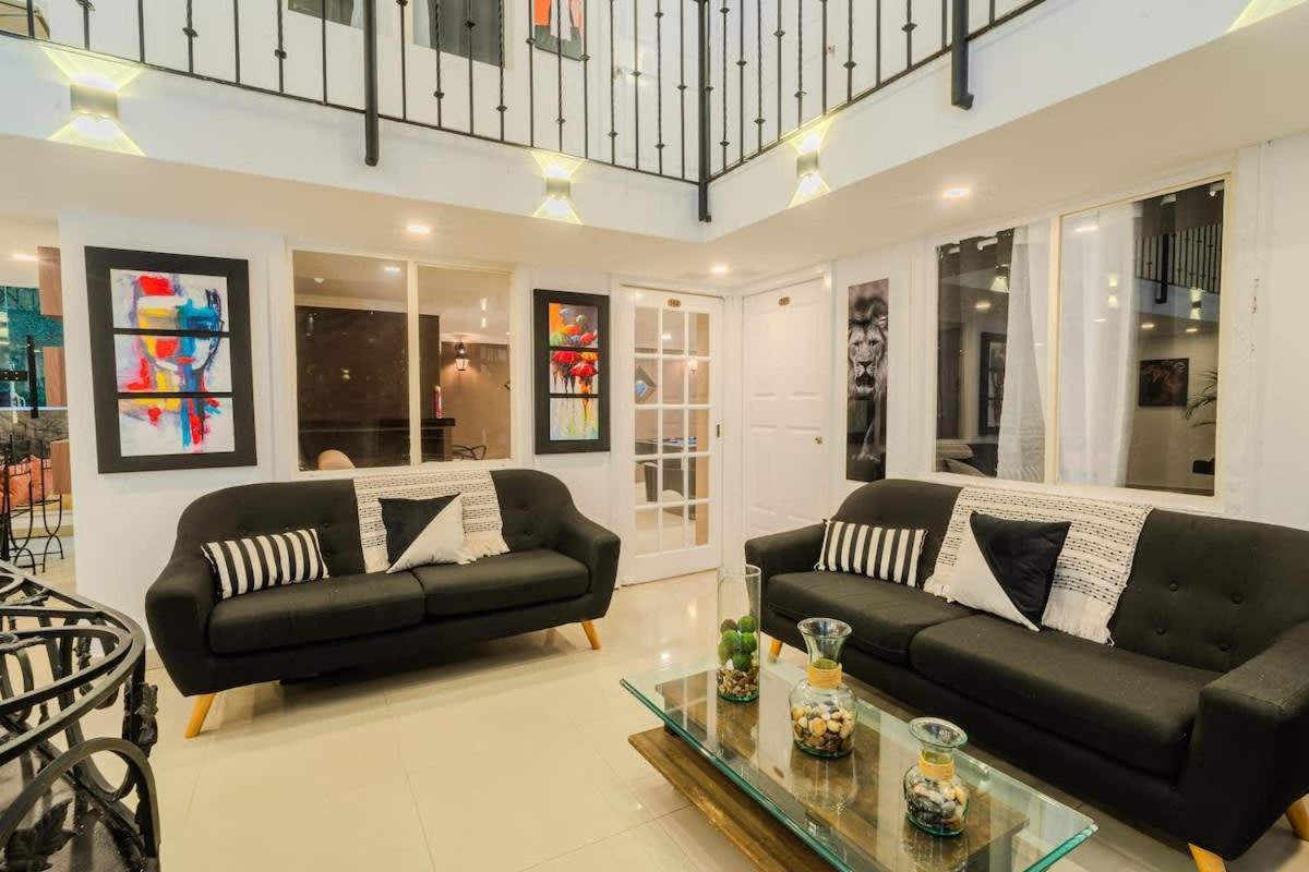 Walled 9br Luxury - Jacuzzi & Pool Table