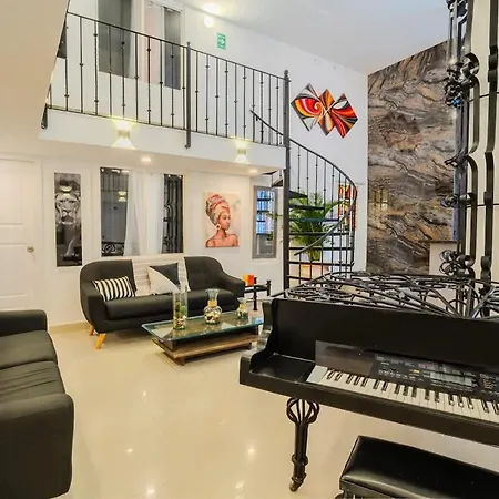 Walled 9br Luxury - Jacuzzi & Pool Table *