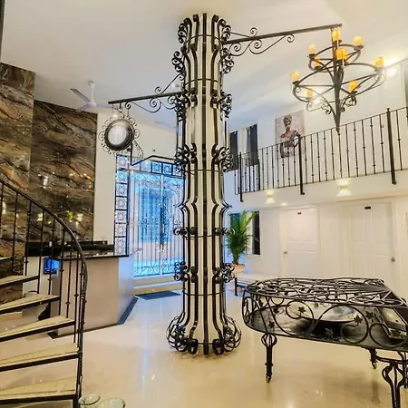 Сasa de vacaciones Walled 9br Luxury - Jacuzzi & Pool Table