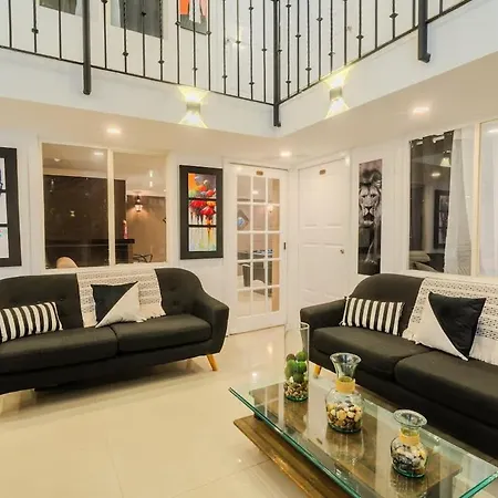 Walled 9br Luxury - Jacuzzi & Pool Table