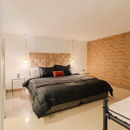 Walled 9br Luxury - Jacuzzi & Pool Table
