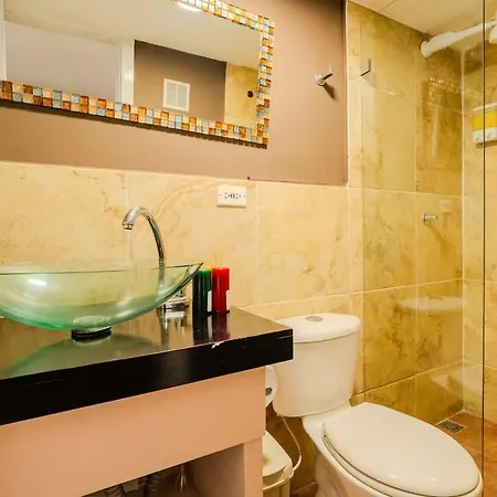 Сasa de vacaciones Walled 9br Luxury - Jacuzzi & Pool Table *