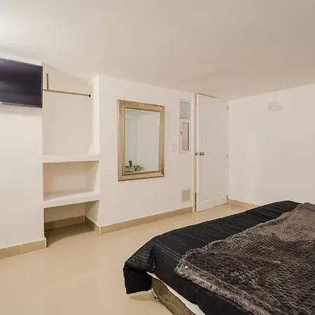 Walled 9br Luxury - Jacuzzi & Pool Table * Cartagena