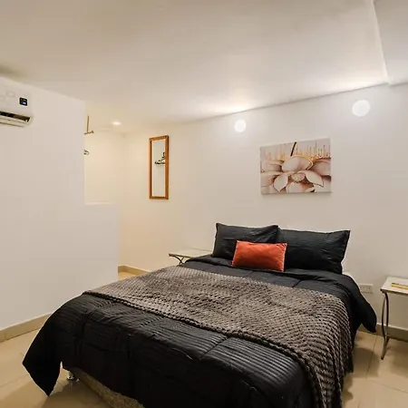 Walled 9br Luxury - Jacuzzi & Pool Table *